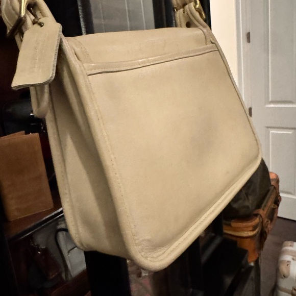 Vintage Coach Legacy Rambler in Sand - Picture 15 of 17